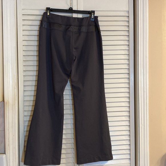 In motion of New York and company athlete pants. - Picture 2 of 8